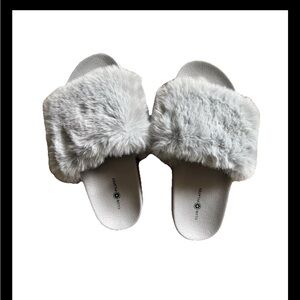 NEW Club Pilates Faux Fur Slide Slippers in Light Gray Size 7